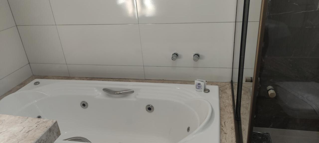 Hotel Esmeralda Verde Teófilo Otoni エクステリア 写真